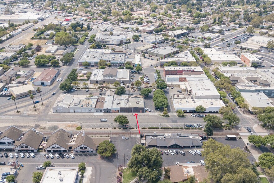 More Photos Of 132 S 1st St, Turlock Storefront For Sale