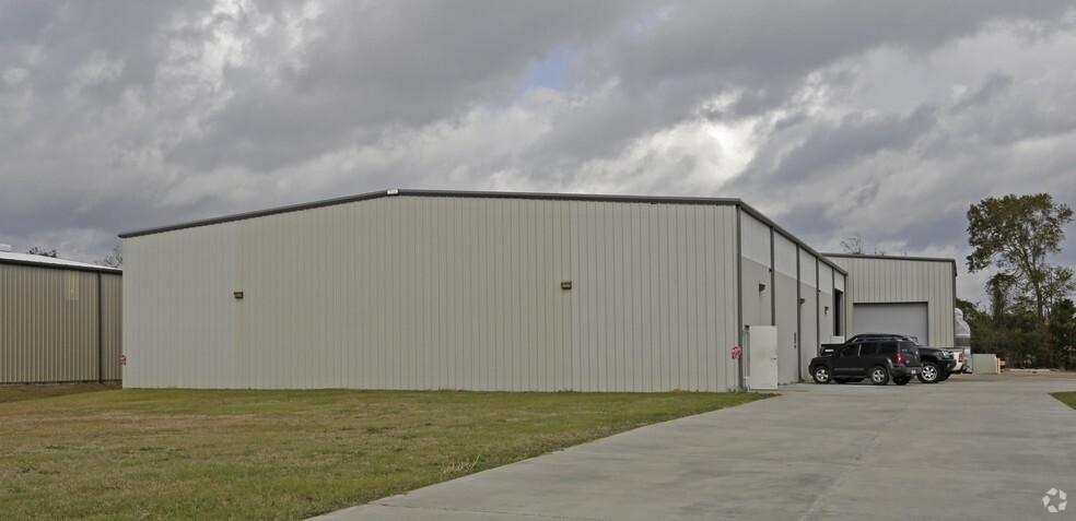 Primary Photo Of 129 Spinner Dr, Broussard Manufacturing For Lease