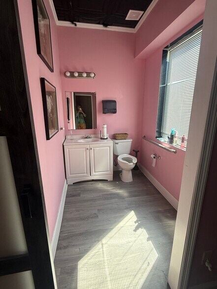 More Photos Of 2901 E Park Ave, Tallahassee Storefront Retail Office For Lease