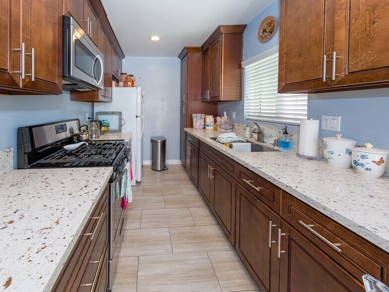 More Photos Of 5941 Willowcrest Ave, North Hollywood Apartments For Sale