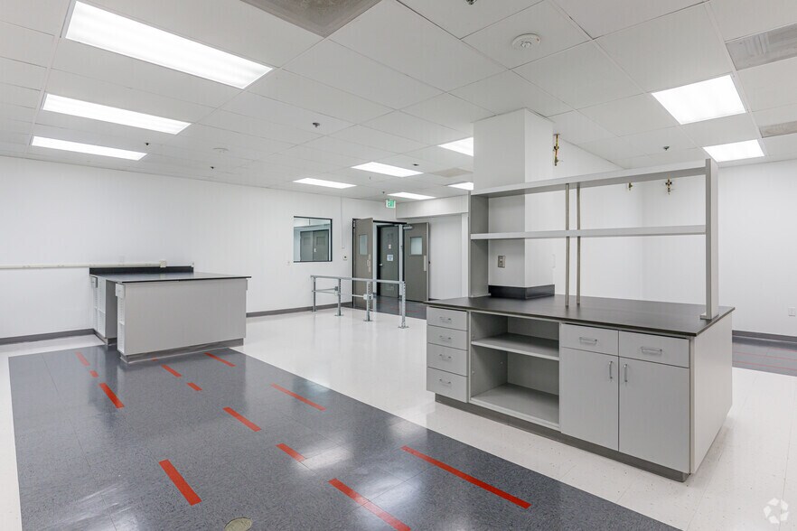 More Photos Of 11011 N Torrey Pines Rd, La Jolla Research And Development For Lease