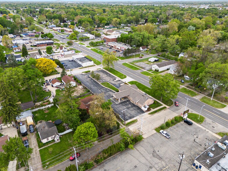 More Photos Of 29049 Joy Rd, Westland Bank For Lease