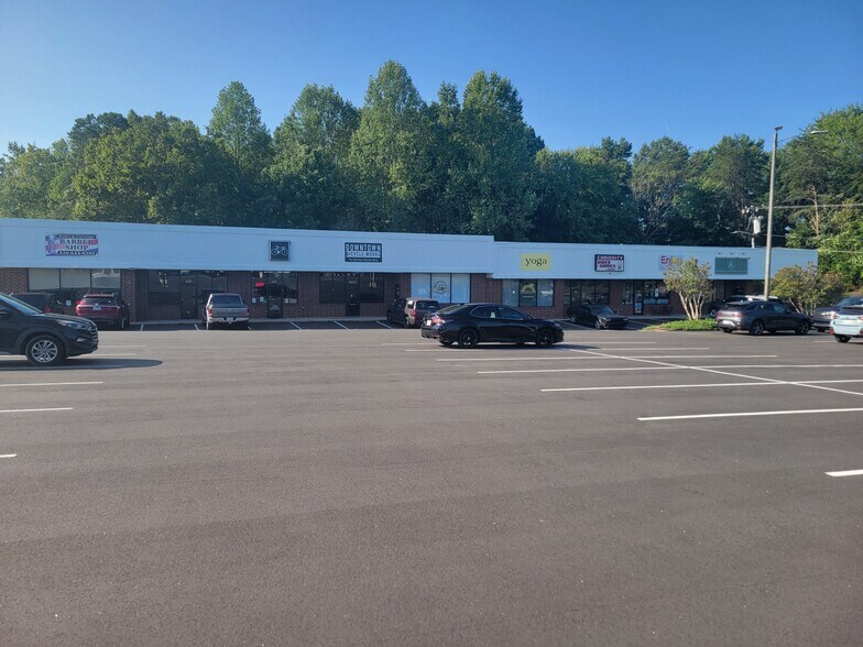 Primary Photo Of 4535-4539 N Us Highway 220, Summerfield Unknown For Lease