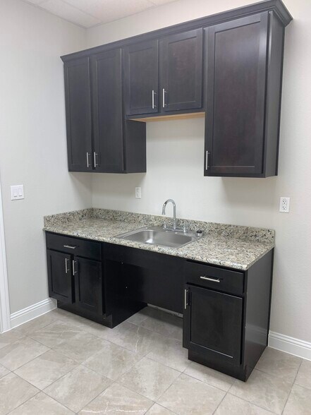 More Photos Of 1402 S Custer Rd, McKinney Unknown For Lease