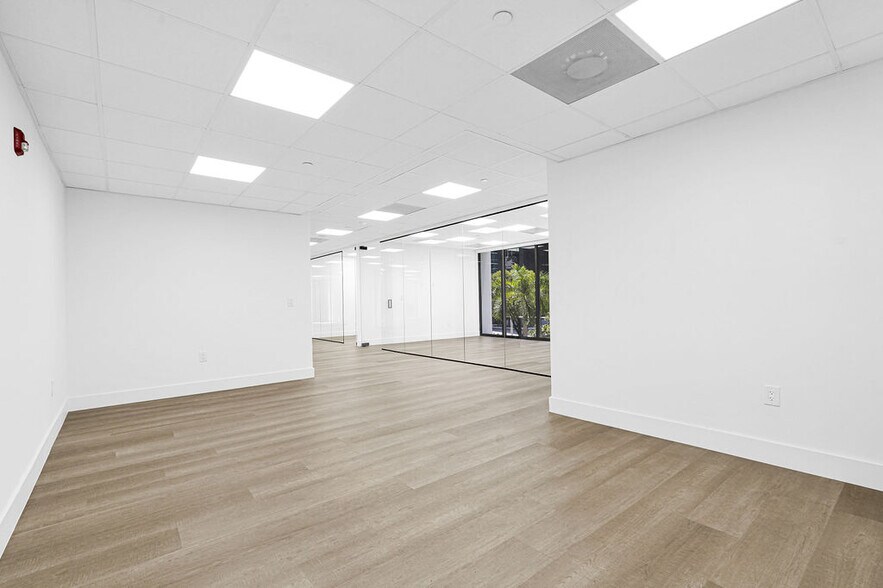 More Photos Of 1110 Brickell Ave, Miami Office For Sale
