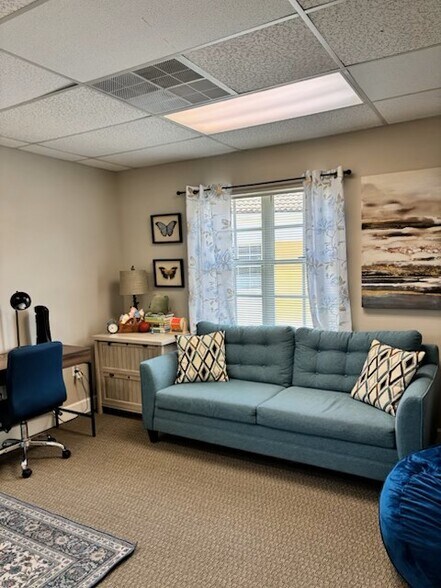 More Photos Of 533 Versailles Dr, Maitland Office For Lease