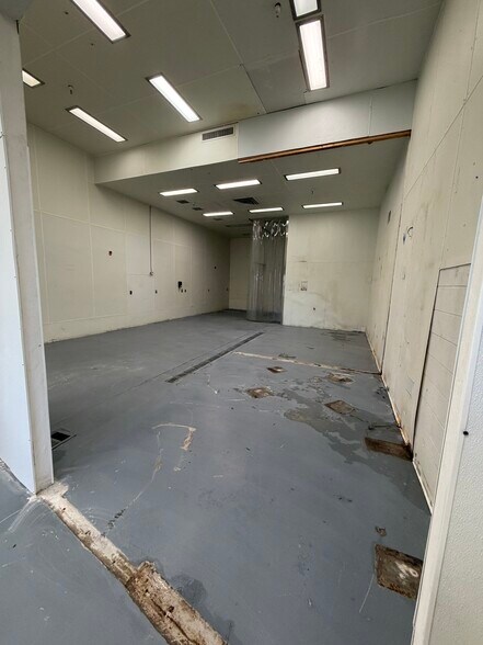 More Photos Of 150 E 400 N, Salem Manufacturing For Lease