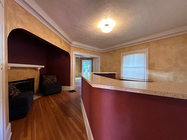 More Photos Of 619 NE Roberts Ave, Gresham Medical For Lease