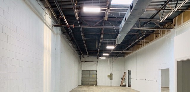 More Photos Of 2231 Fifth Ave, Ronkonkoma Warehouse For Lease