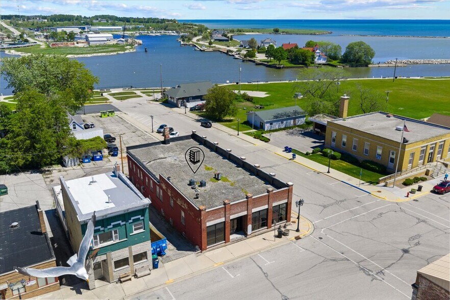 More Photos Of 203 Ellis St, Kewaunee Office For Sale
