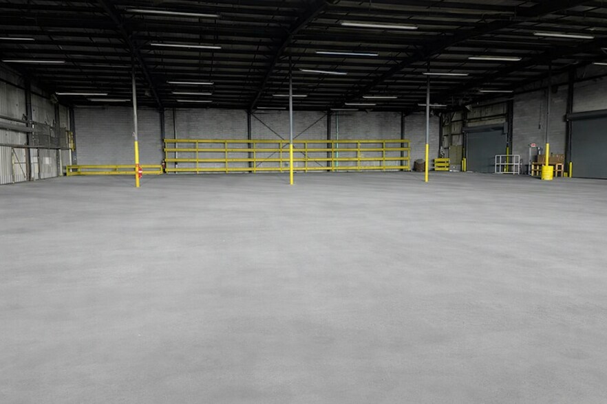 More Photos Of 2600 Industrial St, Leesburg Manufacturing For Lease