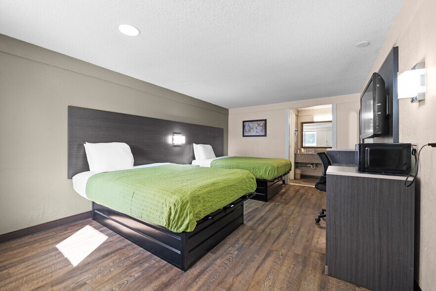 More Photos Of 1721 Broadcast St, Gastonia Hotel For Sale