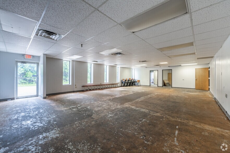 More Photos Of 500 N Bell Ave, Carnegie Warehouse For Lease