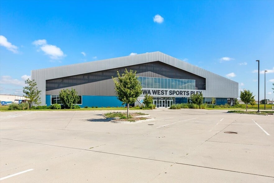 More Photos Of 3260 Mid America Dr, Council Bluffs Sports And Entertainment For Lease
