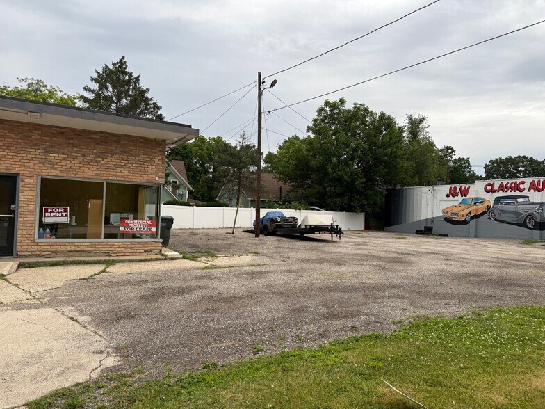 More Photos Of 117 E Roosevelt Rd, Stillman Valley Auto Repair For Lease