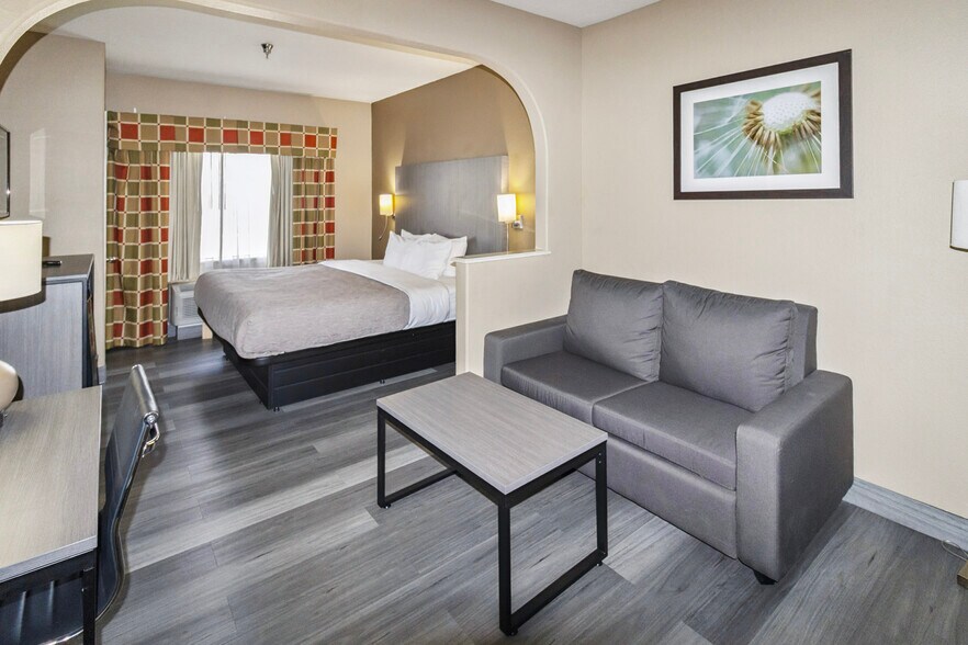 More Photos Of 17550 Northwest Fwy, Houston Hotel For Sale