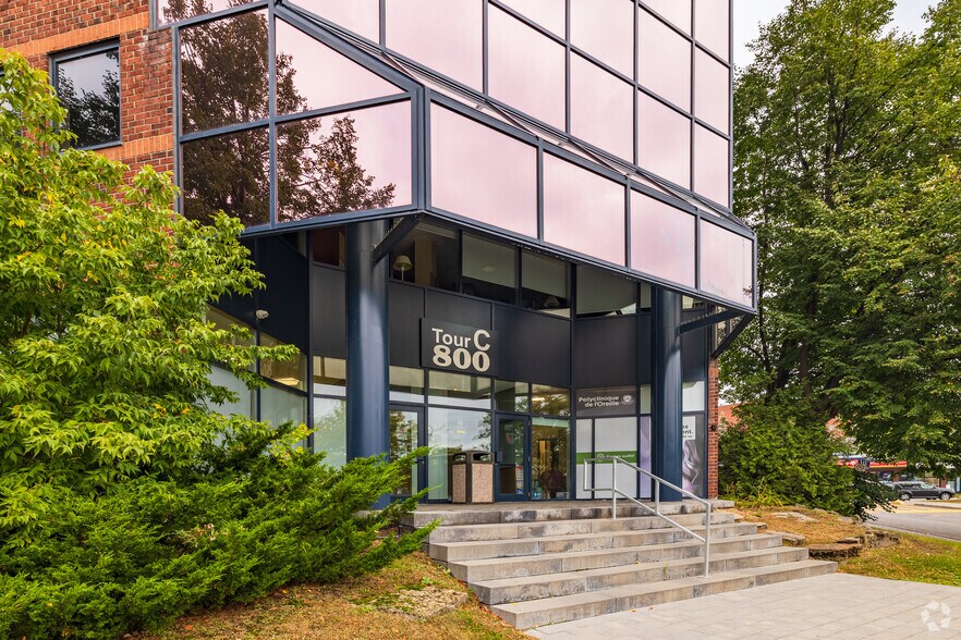 More Photos Of 800 Boul Chomedey, Laval Medical For Lease