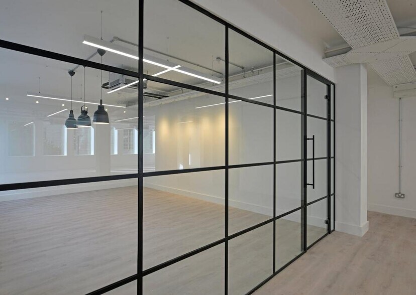 More Photos Of 10-12 Mount St, Manchester Office For Lease