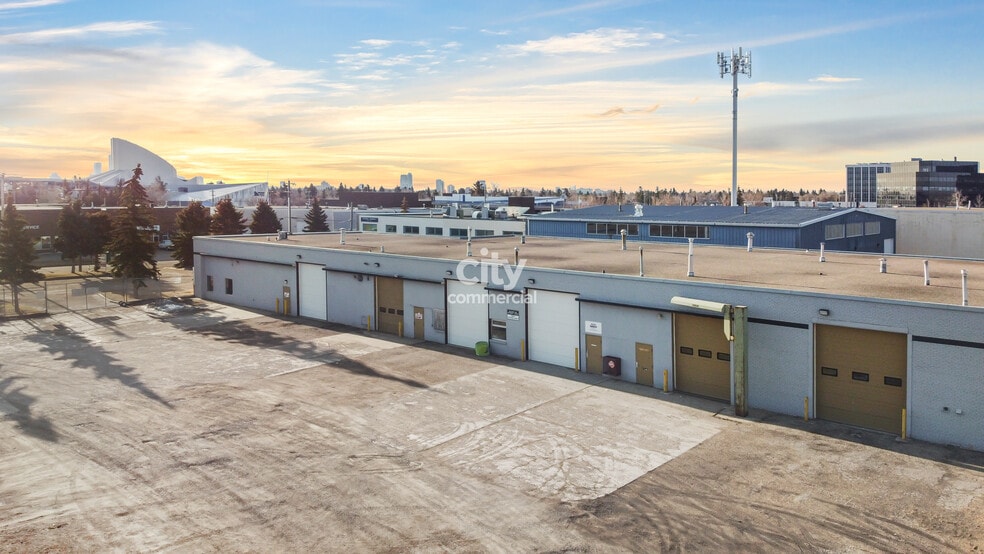 More Photos Of 11318-11320 143rd St NW, Edmonton Service For Lease