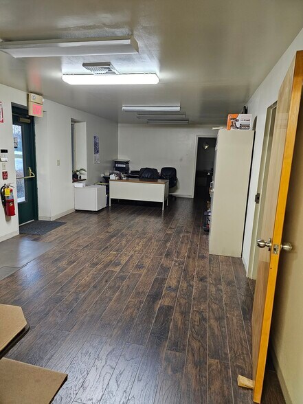 More Photos Of 3676 Crescent Ct E, Whitehall Warehouse For Lease