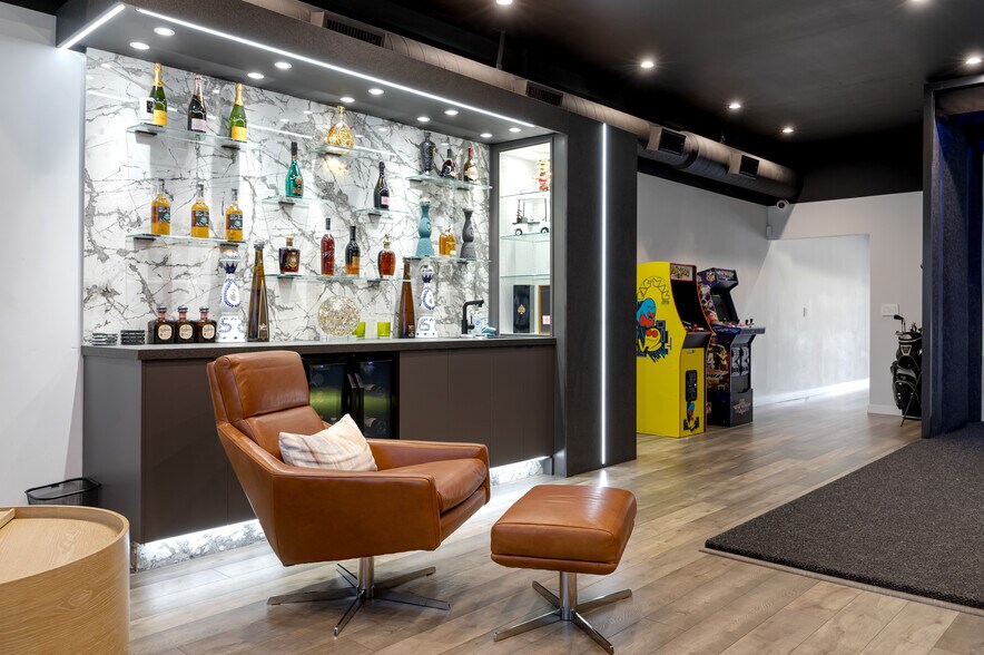 More Photos Of 1612 Magnolia Blvd, Burbank Storefront For Sale