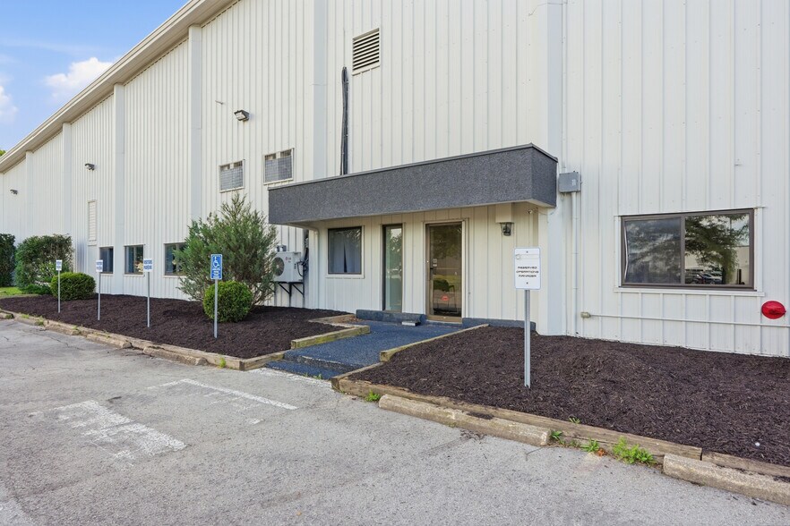 More Photos Of 6040 Progress St, Niagara Falls Warehouse For Lease