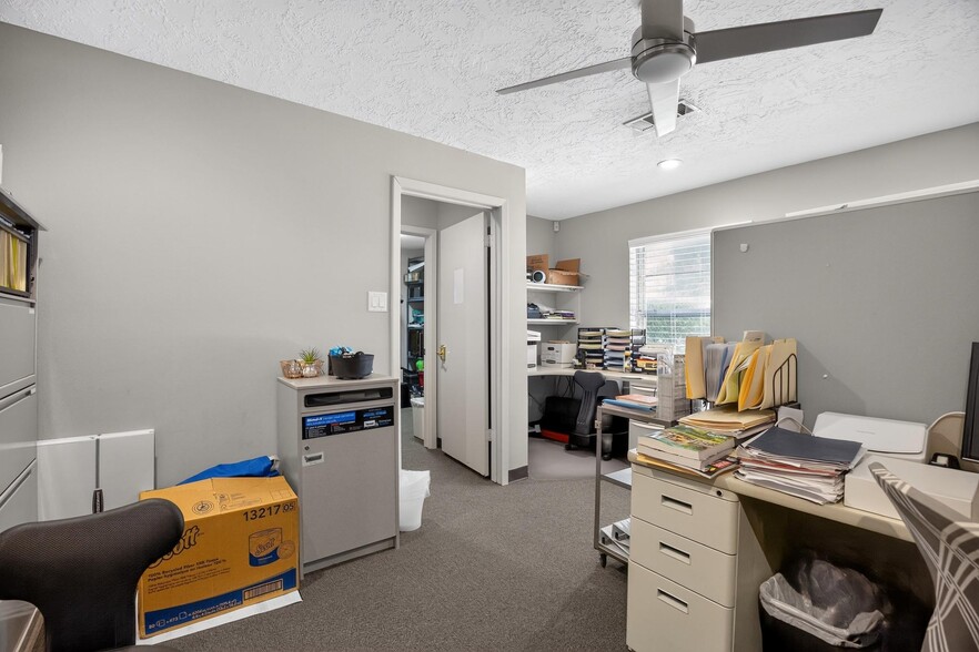 More Photos Of 9326 Kay Ln, Houston Office Residential For Sale