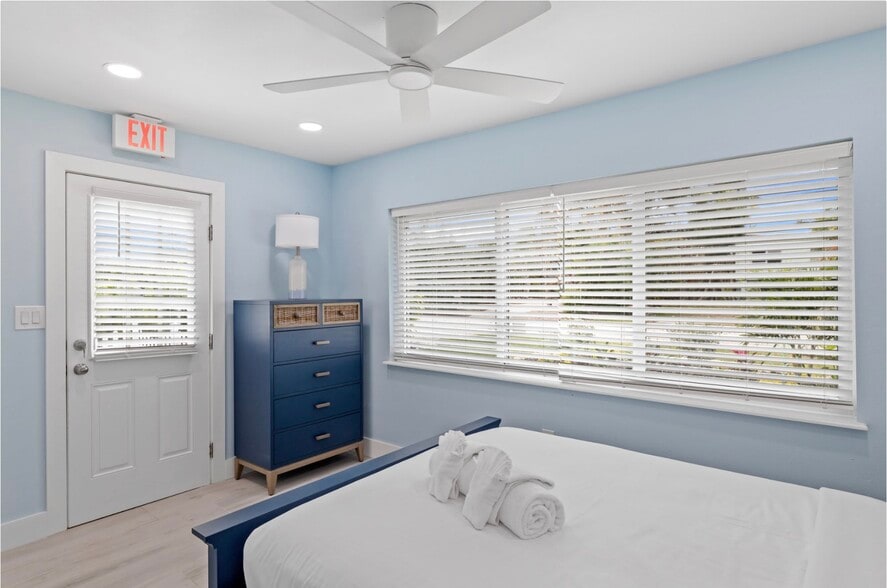 More Photos Of 706 Donax St, Sanibel Hotel For Sale