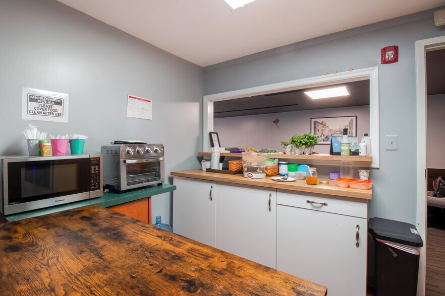 More Photos Of 300 N Charles St, Baltimore Apartments For Lease