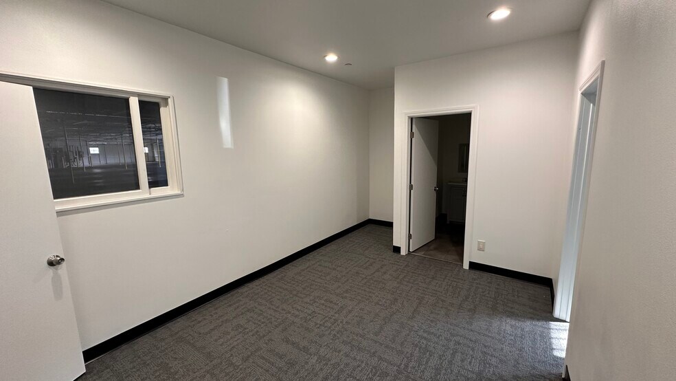 More Photos Of 1040 N Olive St, Anaheim Warehouse For Lease