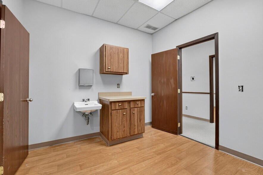 More Photos Of 3900 E Livingston Ave, Columbus Medical For Sale