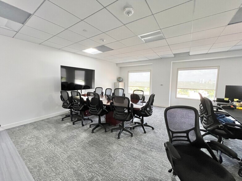 More Photos Of 800 S Douglas Rd, Coral Gables Office For Lease