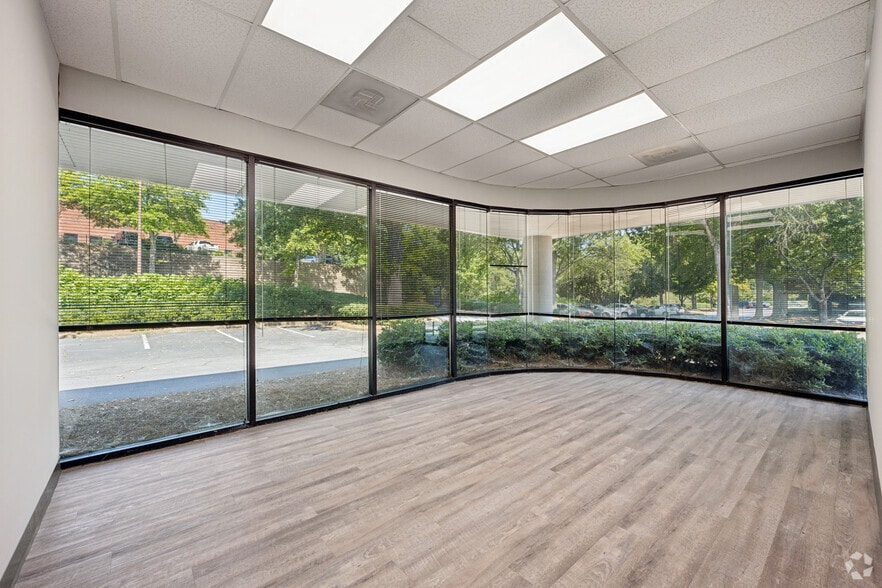 More Photos Of 1275 Kennestone Cir, Marietta Unknown For Lease