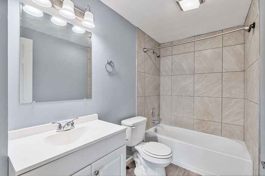 More Photos Of 2704-2712 Magnolia Dr, Bettendorf Apartments For Sale