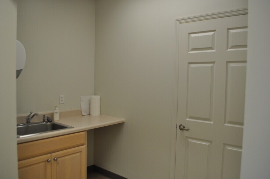 More Photos Of 2333 W Emory Rd, Powell Industrial For Sale