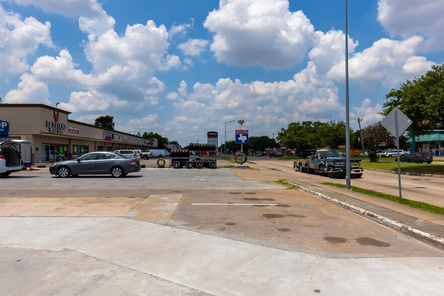 More Photos Of 1002 Edgebrook Dr, Houston Auto Repair For Sale