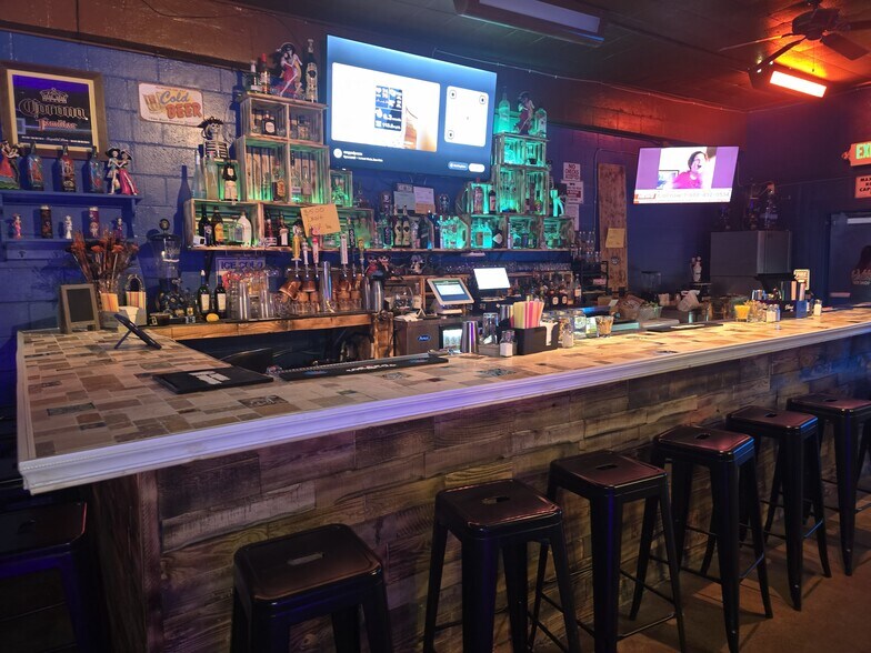 More Photos Of 413 7th St, Modesto Storefront For Sale
