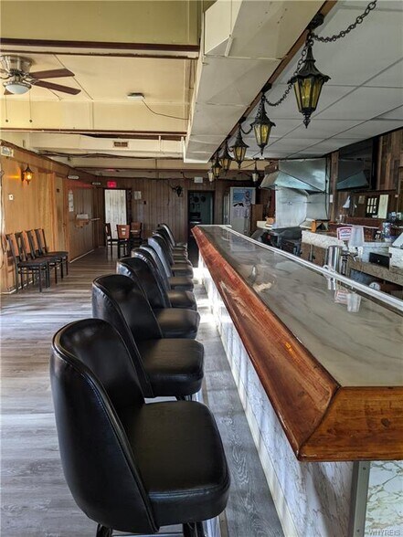 More Photos Of 6908 Buffalo Ave, Niagara Falls Hotel For Lease