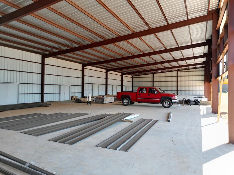 More Photos Of 450 Hwy 290 E, Elgin Light Distribution For Lease