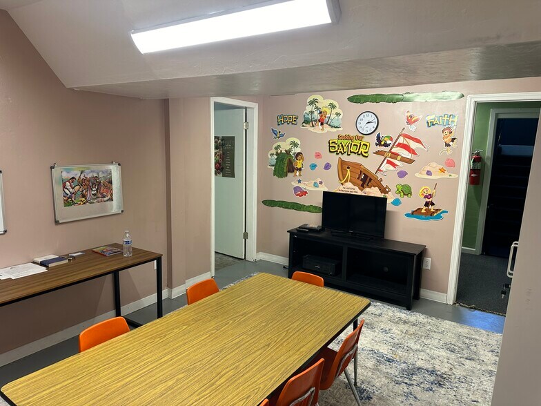 More Photos Of 1001 W Noble Ave, Visalia Specialty For Sale