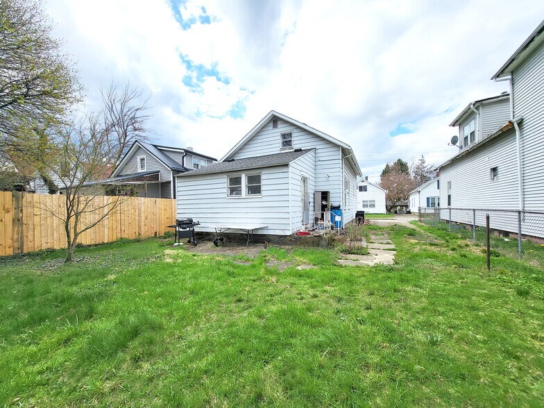 More Photos Of 2931 Maple St, Erie Multifamily For Sale