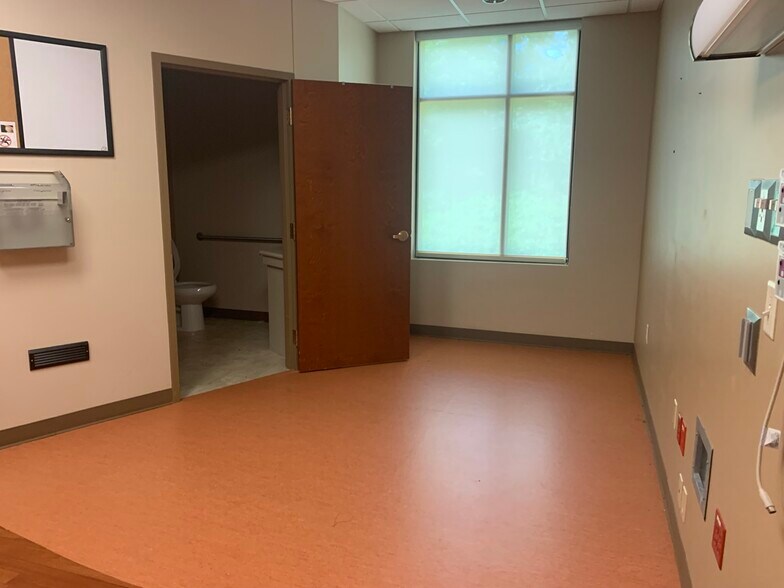 More Photos Of 200 School St, Wintersville Hospital For Sale