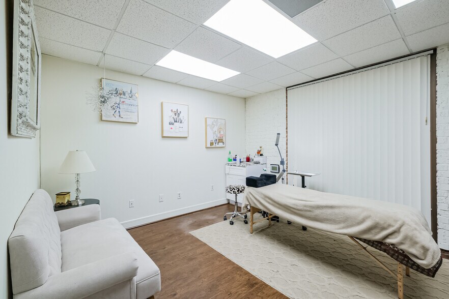 More Photos Of 8200 Westglen Dr, Houston Loft Creative Space For Lease