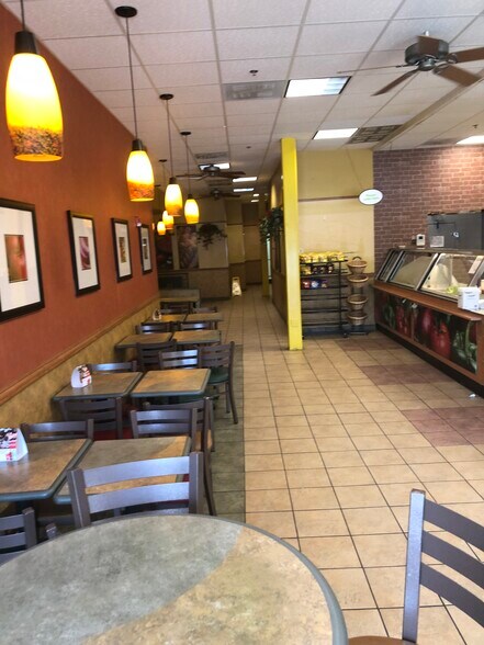 More Photos Of 11 N Genesee St, Waukegan Flex For Sale