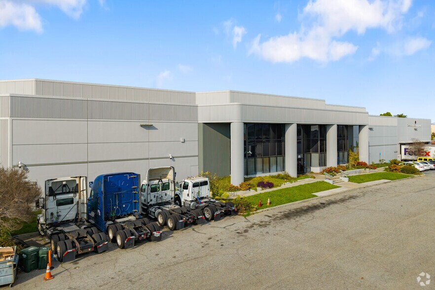 Primary Photo Of 15601 Cypress Ave, Irwindale Warehouse For Lease