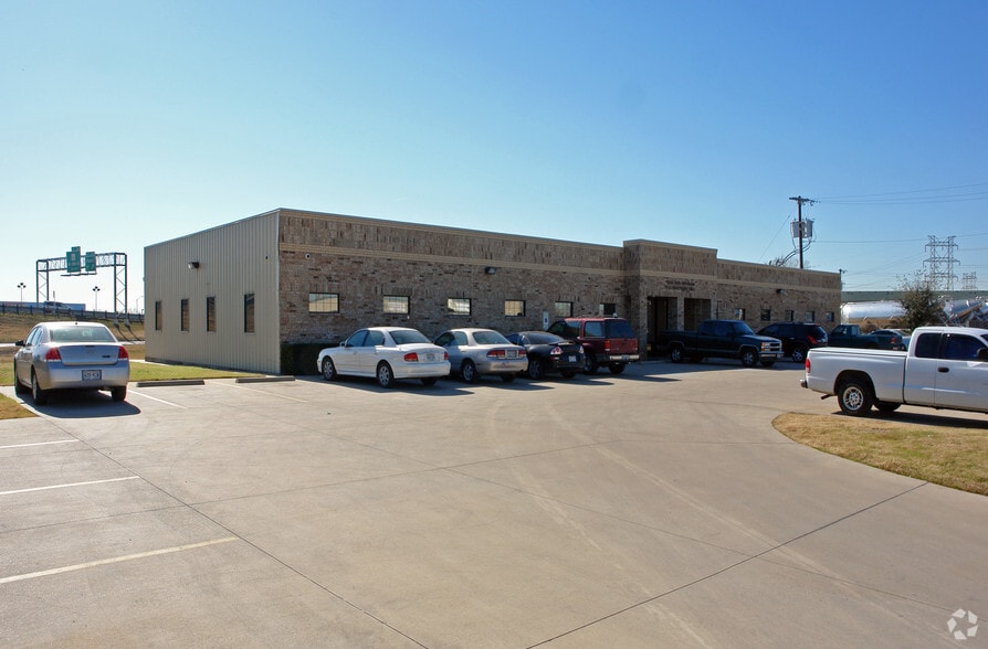 Primary Photo Of 2462 E Long Ave, Fort Worth Office For Sale