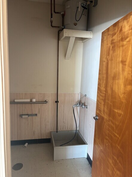 More Photos Of 841 Broadmeadow Rd, Rantoul Flex For Lease