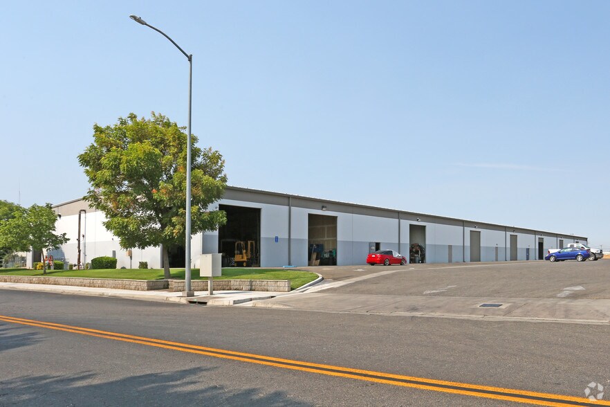 More Photos Of 528 Noble St, Madera Warehouse For Lease