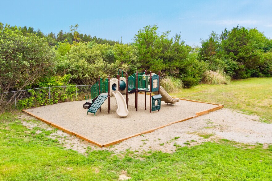 More Photos Of 2013 State Route 105, Grayland Hotel For Sale