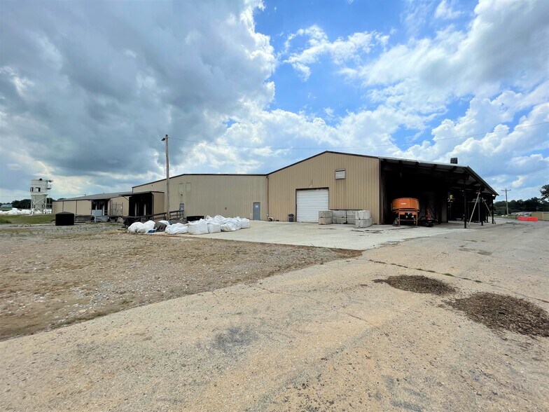 More Photos Of 134 Roger Thomas Rd, Cadiz Warehouse For Sale